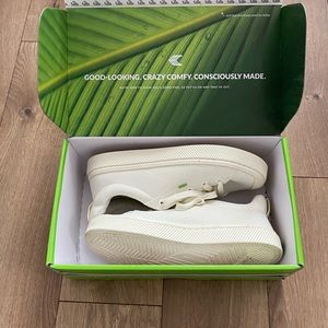 Cariuma off white knit sneakers